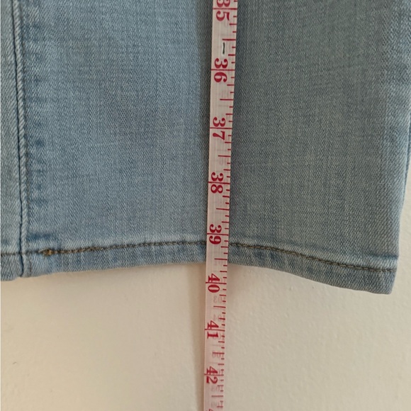 Women's Levi's® Classic Straight-Leg Light Wash Jeans - Picture 12 of 15